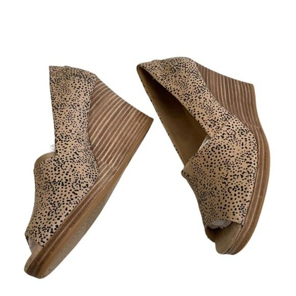 TOMS Michelle Peep Toe Stacked Wedge Heel Sand Tiny Cheetah Print Sz 9.5 - Picture 3 of 15